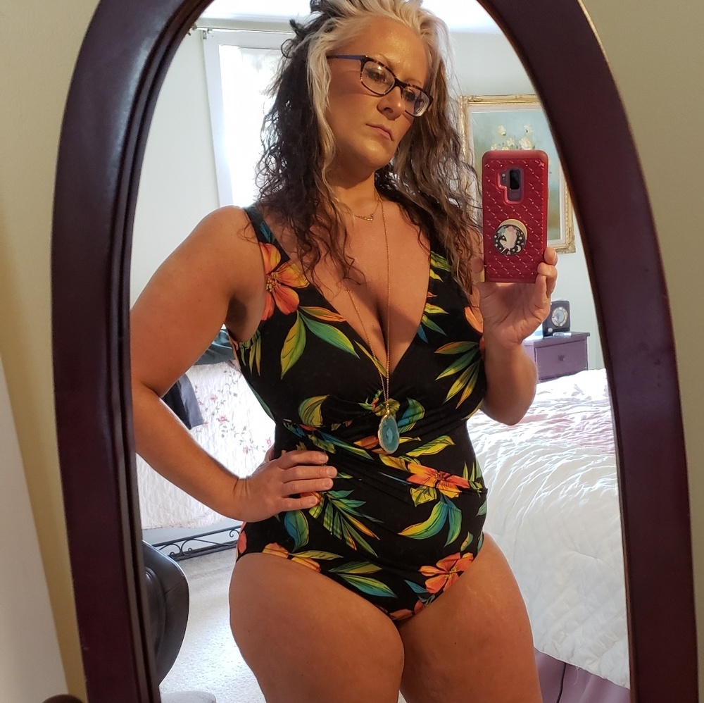 Miraclesuit swimwear size 18